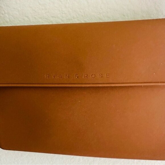 Ryan & Rose Silicone Crossbody Color Saddle - Picture 5 of 14